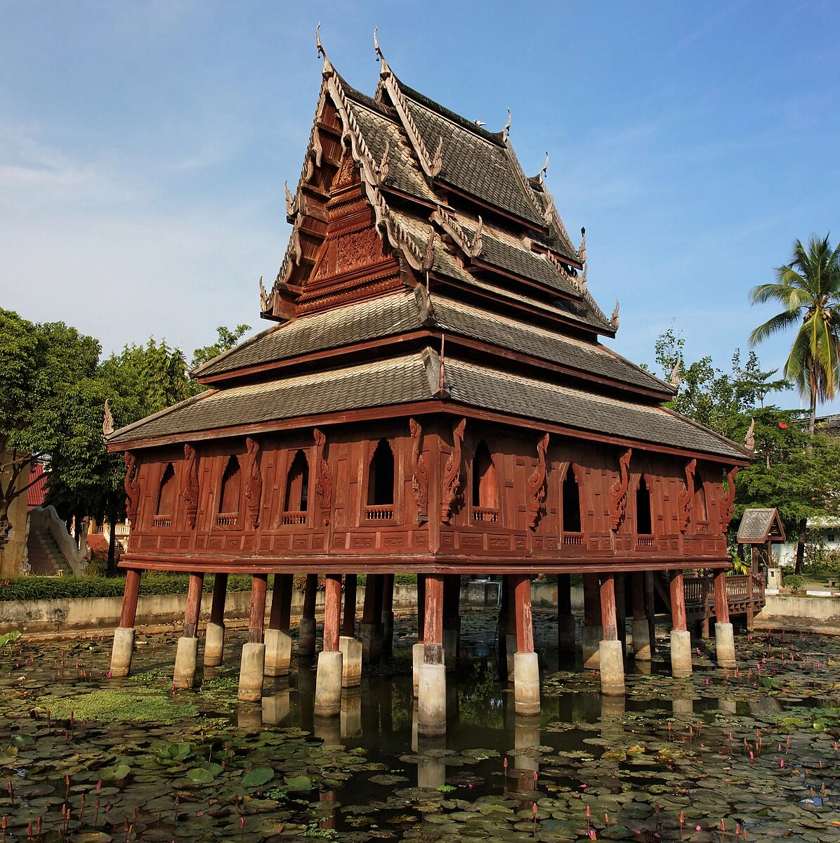 Wat Thung Si Muang